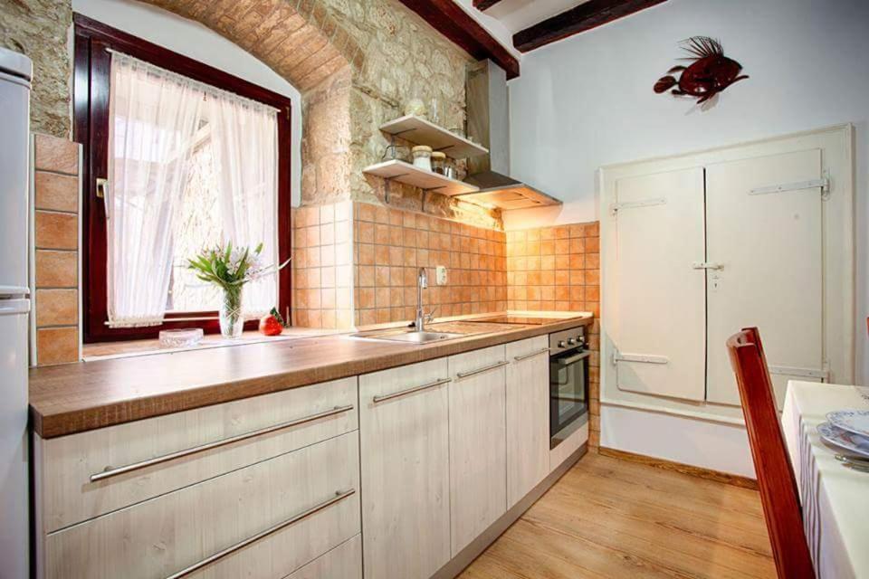 Apartment Domina Vis Buitenkant foto